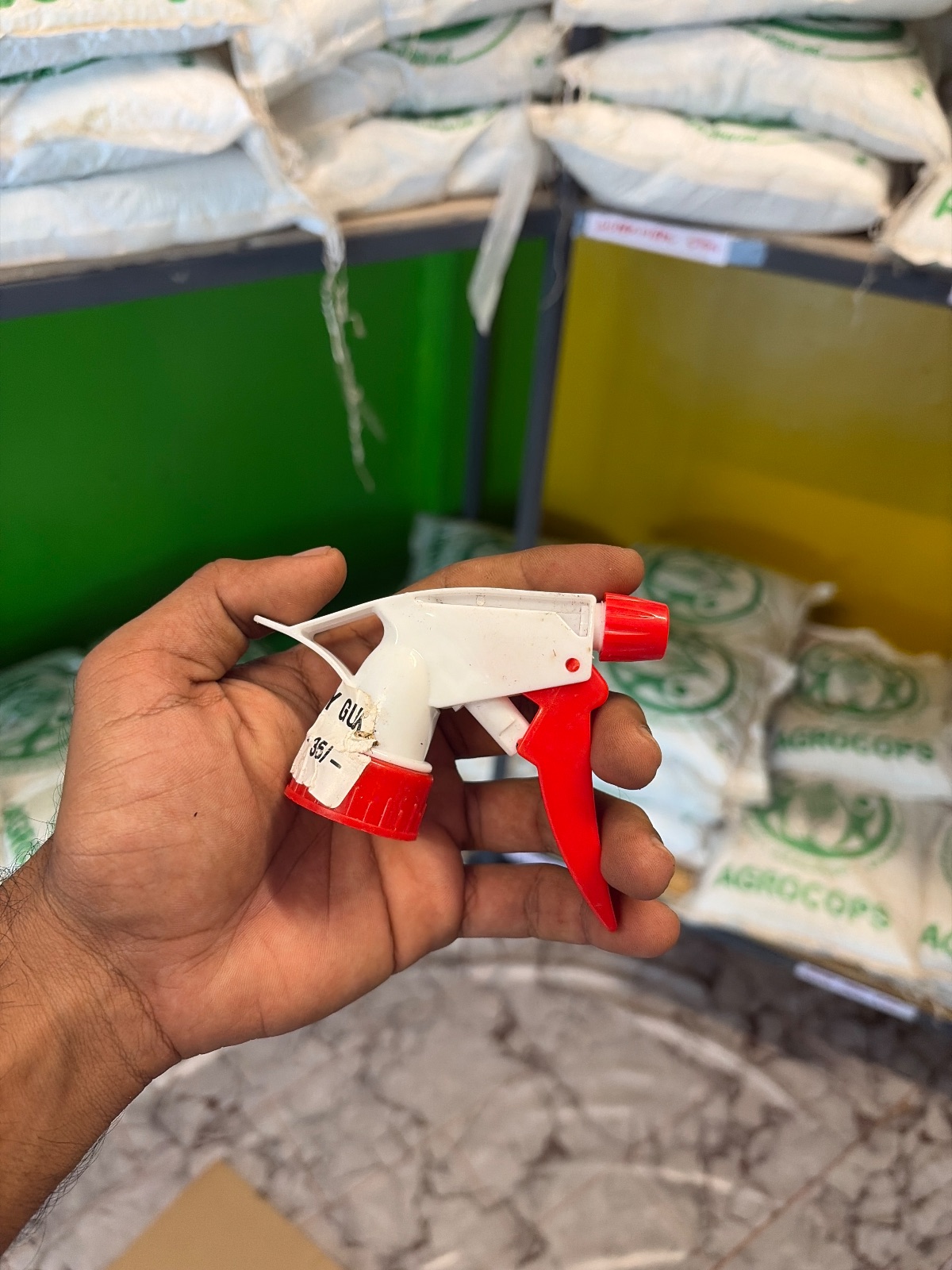 SPRAY GUN