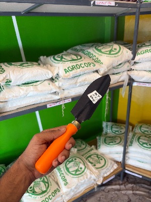 SMALL TROWEL